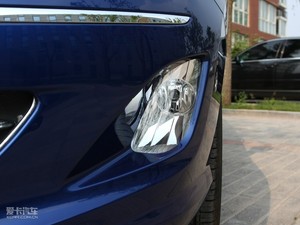 2010款2.0L 手动豪华版 前雾灯