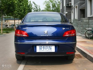 2010款2.0L 手动豪华版 正后	