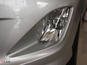 2010款2.0L 自动尊贵版 前雾灯