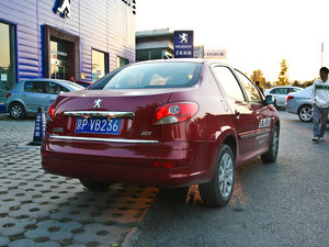 2010款1.6L 自动品乐版 整体外观
