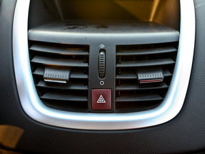 2010款1.6L 自动品乐版 空调出风口