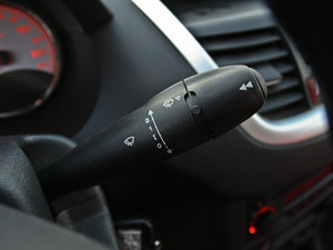 2010款1.6L 自动品乐版 中控区