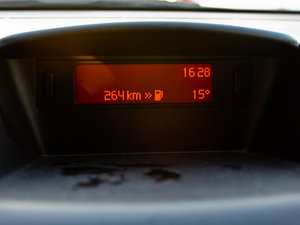 2010款1.6L 自动品乐版 中控台显示屏