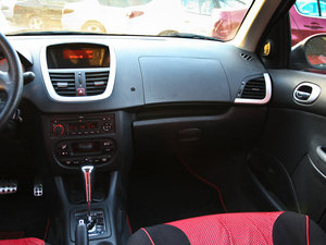 2010款1.6L 自动品乐版 中控区