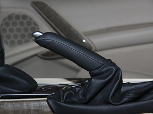 2011款2.3L 自动旗舰版 驻车制动器