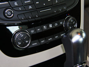 2011款2.3L 自动旗舰版 中控区