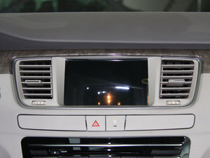 2011款2.3L 自动旗舰版 中控台显示屏