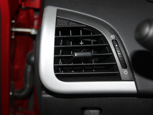 2011款1.4L 手动品乐版 中控区