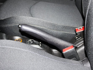2011款1.4L 手动驭乐版 驻车制动器