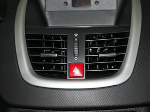 2011款1.4L 手动驭乐版 空调出风口