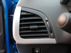 2011款1.6L 手动驭乐版 中控区