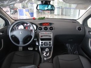 2011款2.0L 自动豪华版 内饰全景