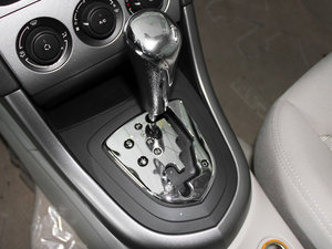 2011款1.6L 自动舒适版 换挡杆