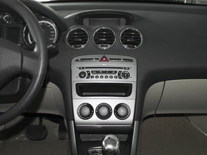 2011款1.6L 自动舒适版 中控台