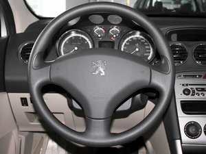 2011款1.6L 自动舒适版 方向盘
