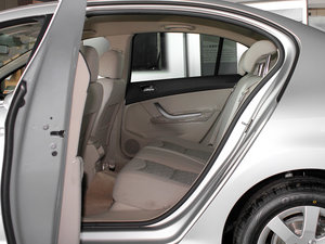 2011款1.6L 自动舒适版 后排空间