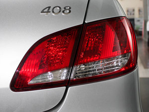 2011款1.6L 自动舒适版 尾灯