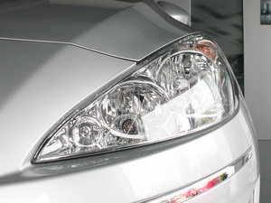 2011款1.6L 自动舒适版 大灯