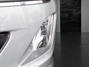 2011款1.6L 自动舒适版 前雾灯