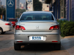 2011款2.0L 手动豪华版 正后	