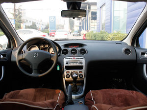 2011款2.0L 手动豪华版 内饰全景