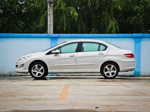 2013款2.0L 自动舒适版 正侧（左）
