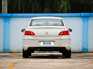 2013款2.0L 自动舒适版 正后	