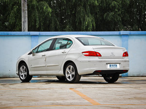 2013款2.0L 自动舒适版 左后45度