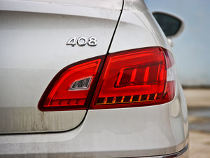 2013款2.0L 自动舒适版 尾灯