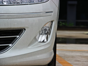 2013款2.0L 自动舒适版 前雾灯