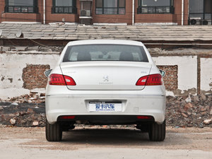 2013款1.6L 自动舒适版 正后	
