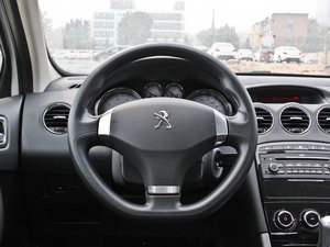 2013款1.6L 自动舒适版 方向盘