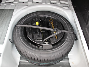 2013款1.6L 自动舒适版 备胎