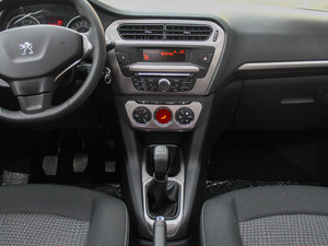 2014款1.6L 手动豪华版 中控台