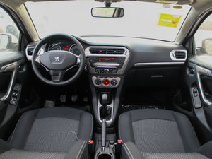 2014款1.6L 手动豪华版 内饰全景