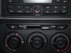 2014款1.6L 手动舒适版CNG 中控区