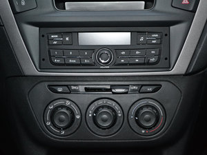 2014款1.6L 手动舒适版CNG 中控区