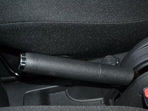 2014款1.6L 手动舒适版CNG 驻车制动器