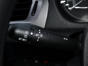 2014款1.6L 手动舒适版CNG 中控区