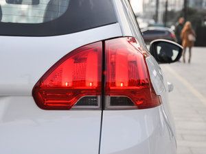 2014款1.6L 自动领航版 尾灯