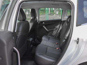2014款1.6L 自动领航版 后排空间