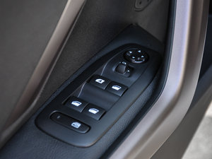 2014款1.6L 自动领航版 主驾车窗控制区	