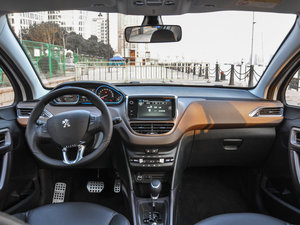 2014款1.6L 自动领航版 内饰全景