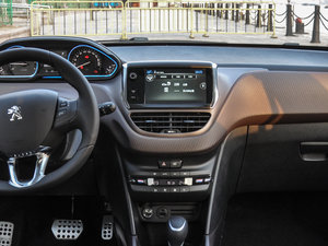 2014款1.6L 自动领航版 中控台