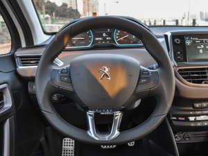 2014款1.6L 自动领航版 方向盘