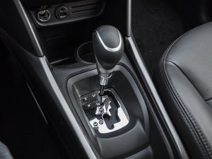2014款1.6L 自动领航版 换挡杆