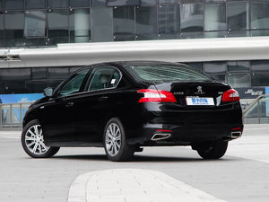 2014款1.6T 自动至尊版 左后45度