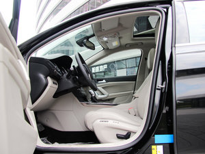 2014款1.6T 自动至尊版 前排空间
