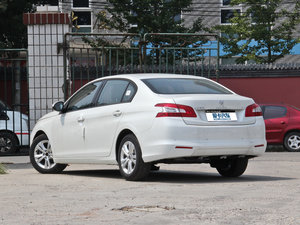 2014款1.8L 自动领先版 左后45度