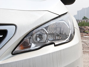 2014款1.8L 自动领先版 大灯